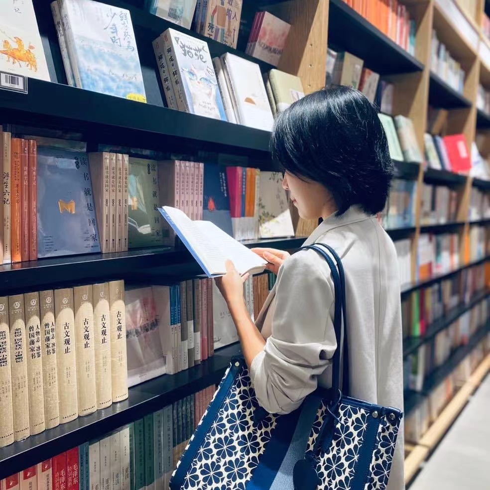 Falls reading in a bookstore