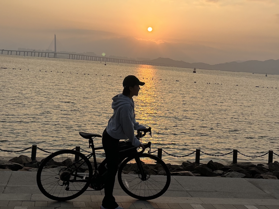 Falls on a bike for sunrise