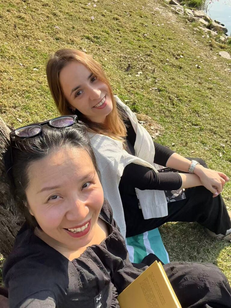 Falls and Nina sitting against a tree smiling