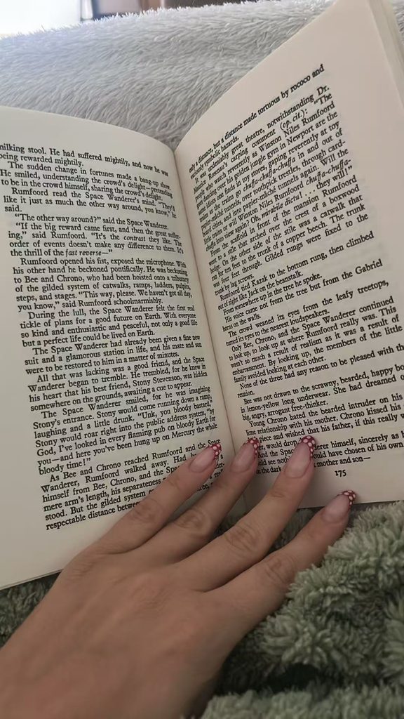 An open page of The Sirens of Titan book, showing text from the novel during a reading session.